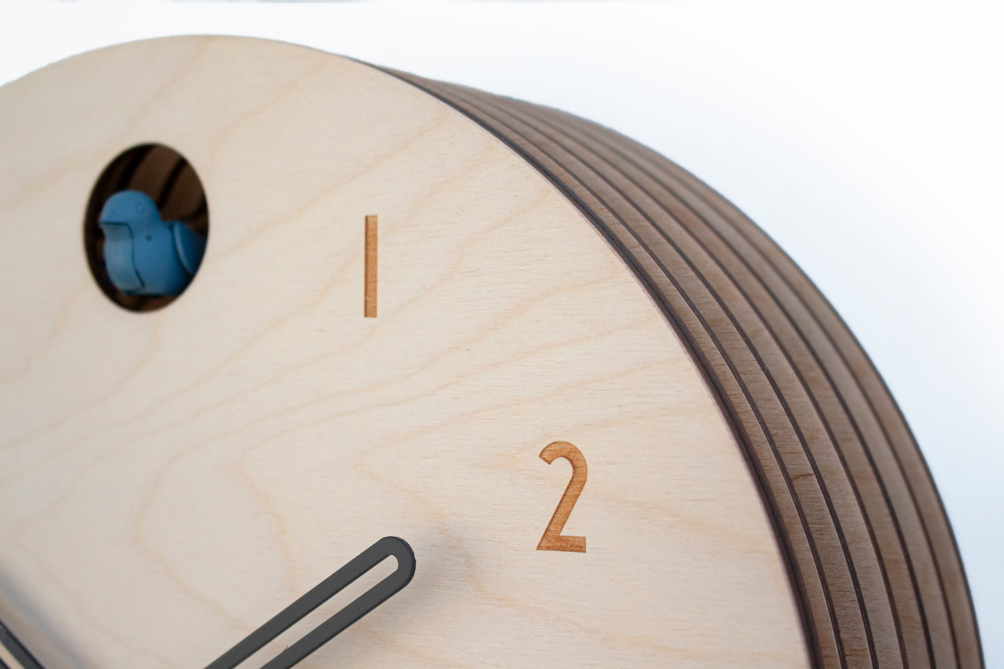 Minimal Wooden Wall Clock – Modern Birch Design with Custom Color Hands and Bird
