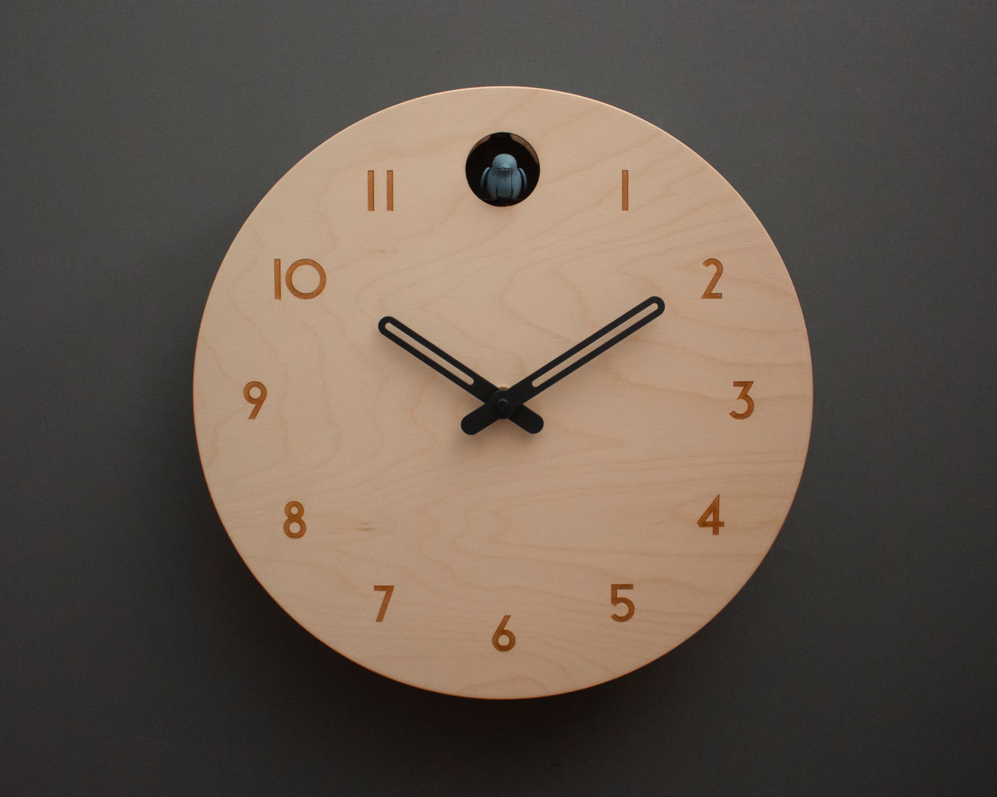 Minimal Wooden Wall Clock – Modern Birch Design with Custom Color Hands and Bird