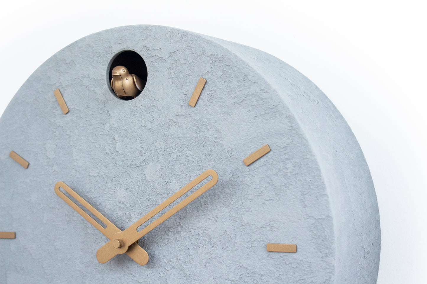 Minimal Concrete Cuckoo Clock – Modern Wall Decor, Brass Details, Optional Pendulum