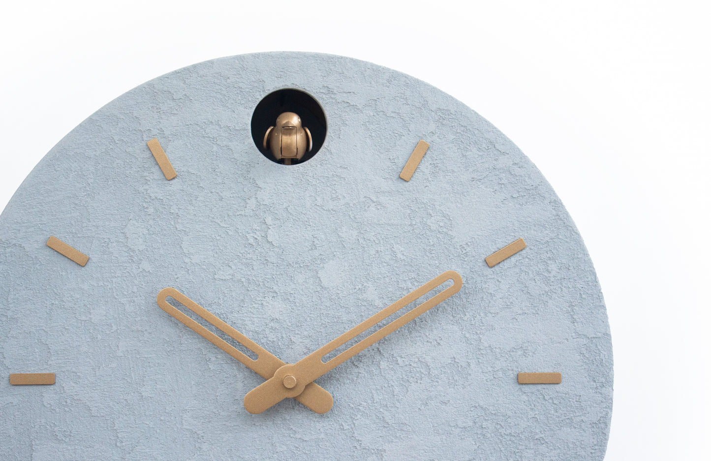 Minimal Concrete Cuckoo Clock – Modern Wall Decor, Brass Details, Optional Pendulum